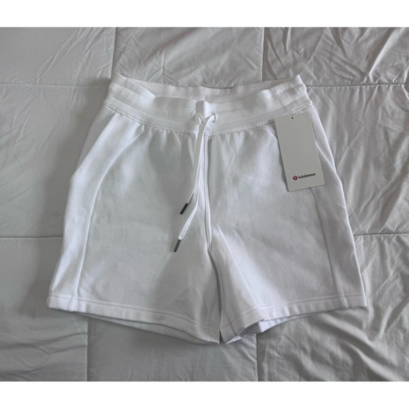 New Lululemon Scuba High-Rise Short 5" White Size 6 Drawstring Soft Pockets NWT - Picture 1 of 11